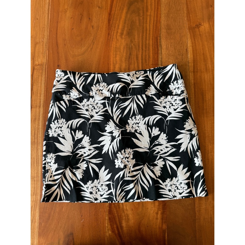 S.C.&CO Women's Black/White‎ Floral Skort Size XXL